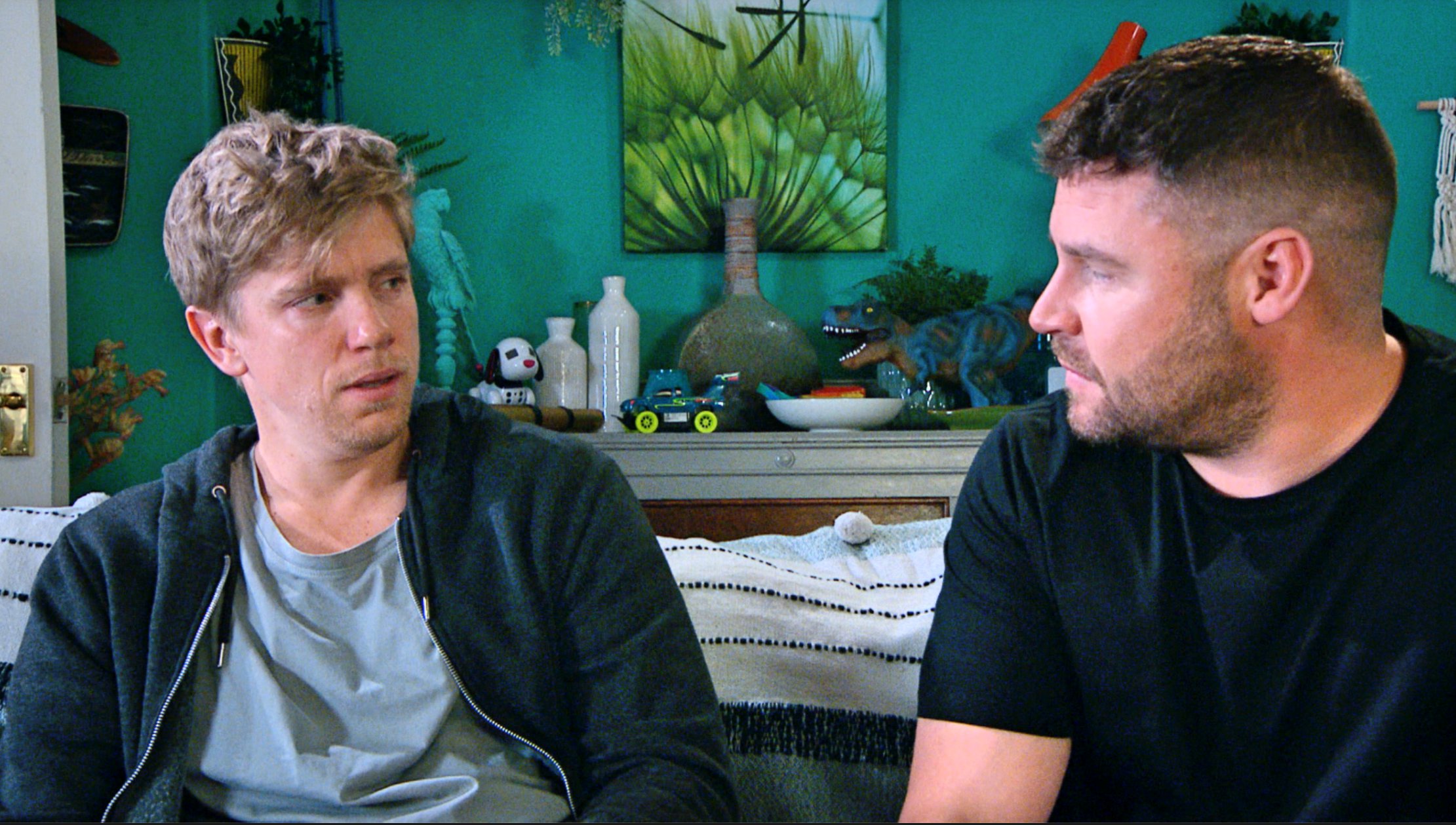 Aaron makes unexpected request of Robert in Emmerdale