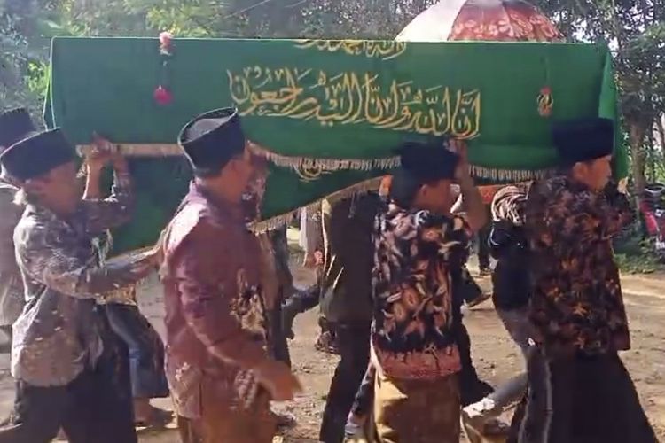 Kerabat Menteri PPPA Tewas di Ponpes Al Khoziny, Dimakamkan di Bangkalan