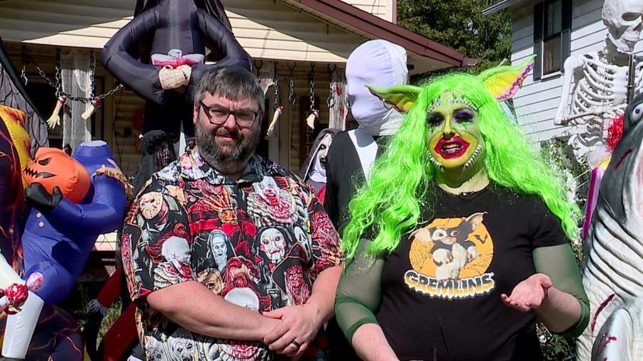 Struthers couple turns love of Halloween into holiday experience