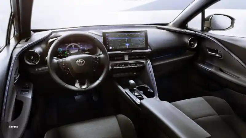 Lihat Spesifikasi Toyota C-HR 2026 yang Lebih Canggih