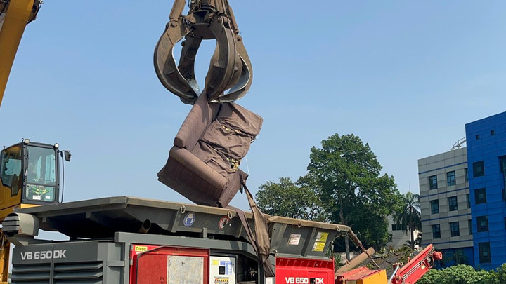 Jemput Kasur-Sofa Gratis, DLH DKI Bantu Buang dari Rumah