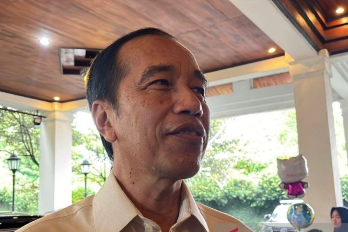 Momen Jokowi Tertawa Lihat Wali Kota Tegal Beri Tepuk Tangan untuk Sakinah Usai Menikah