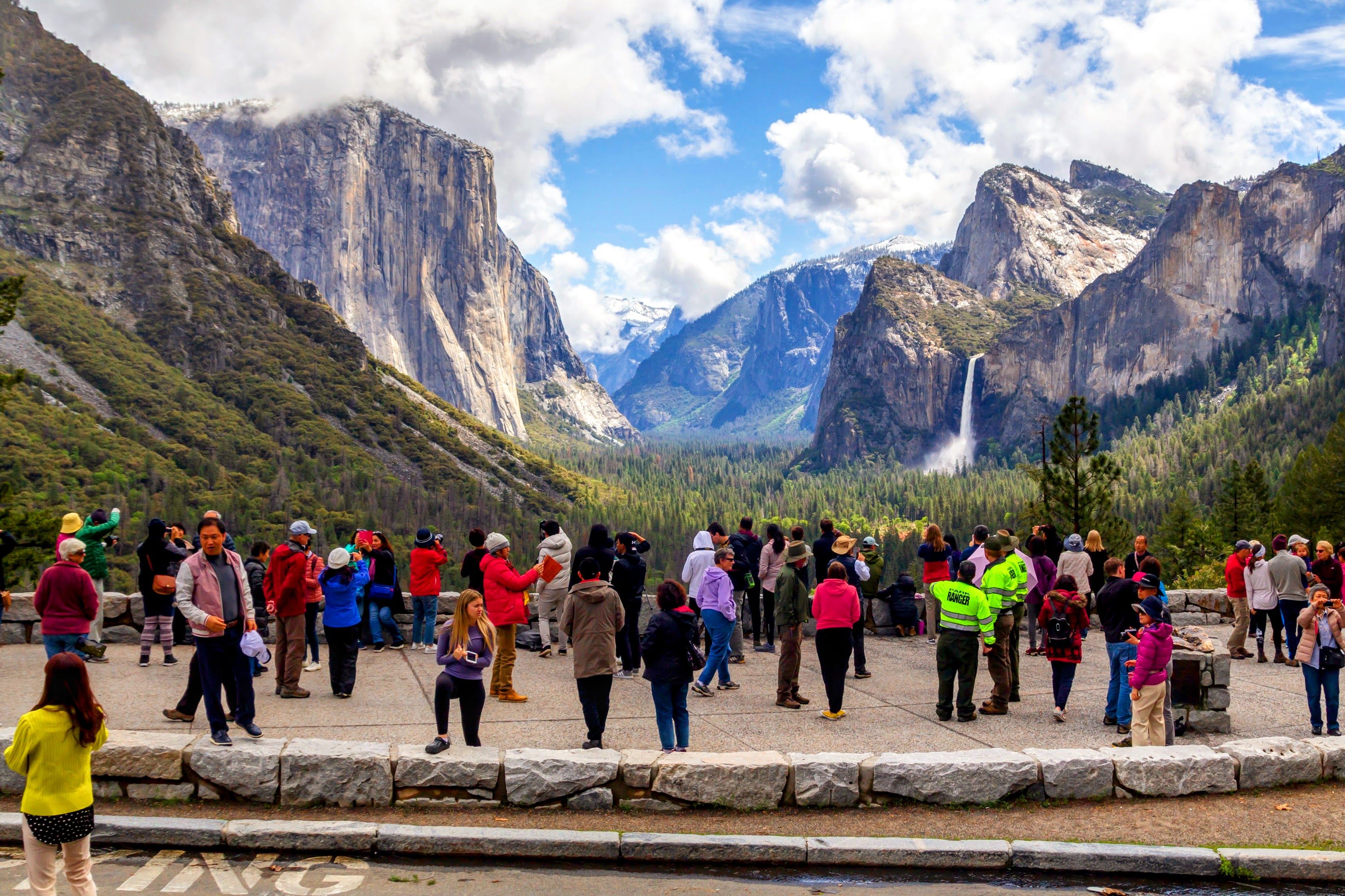 National Park Rangers Panic As Yosemite Becomes A Lawless Playground Amid The Government Shutdown