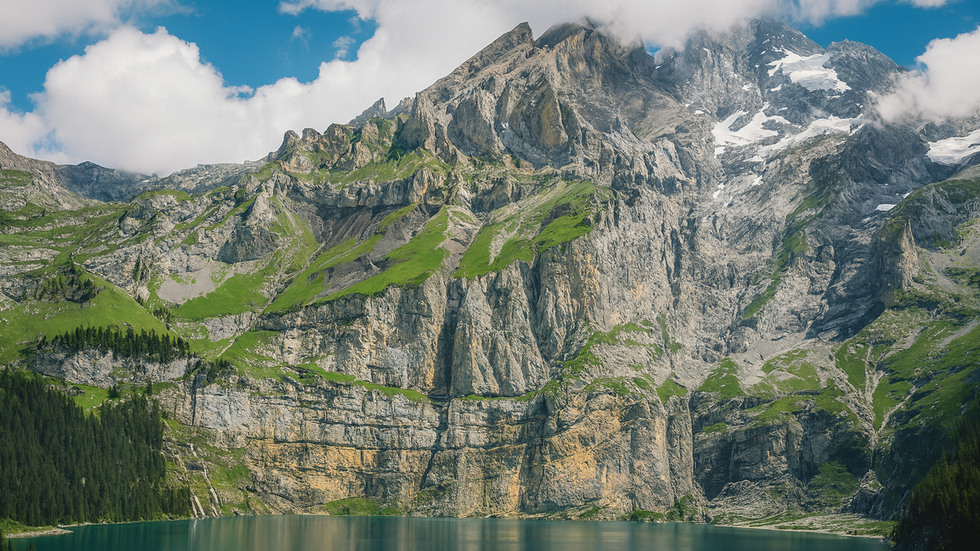Oeschinensee i Sveits – Fjellklipper og krystallklart vann i 4K