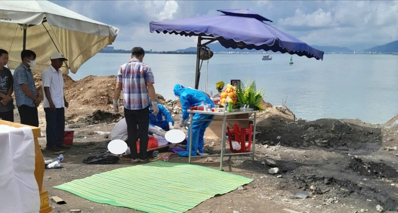 Khoảnh khắc xe tải rơi xuống biển, một tài xế tử vong tại cảng Tiên Sa ở Đà Nẵng