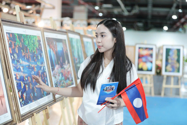 Maysaa là cô gái Lào đến Việt Nam du học và có đam mê đặc biệt với văn hóa, lịch sử Việt Nam.