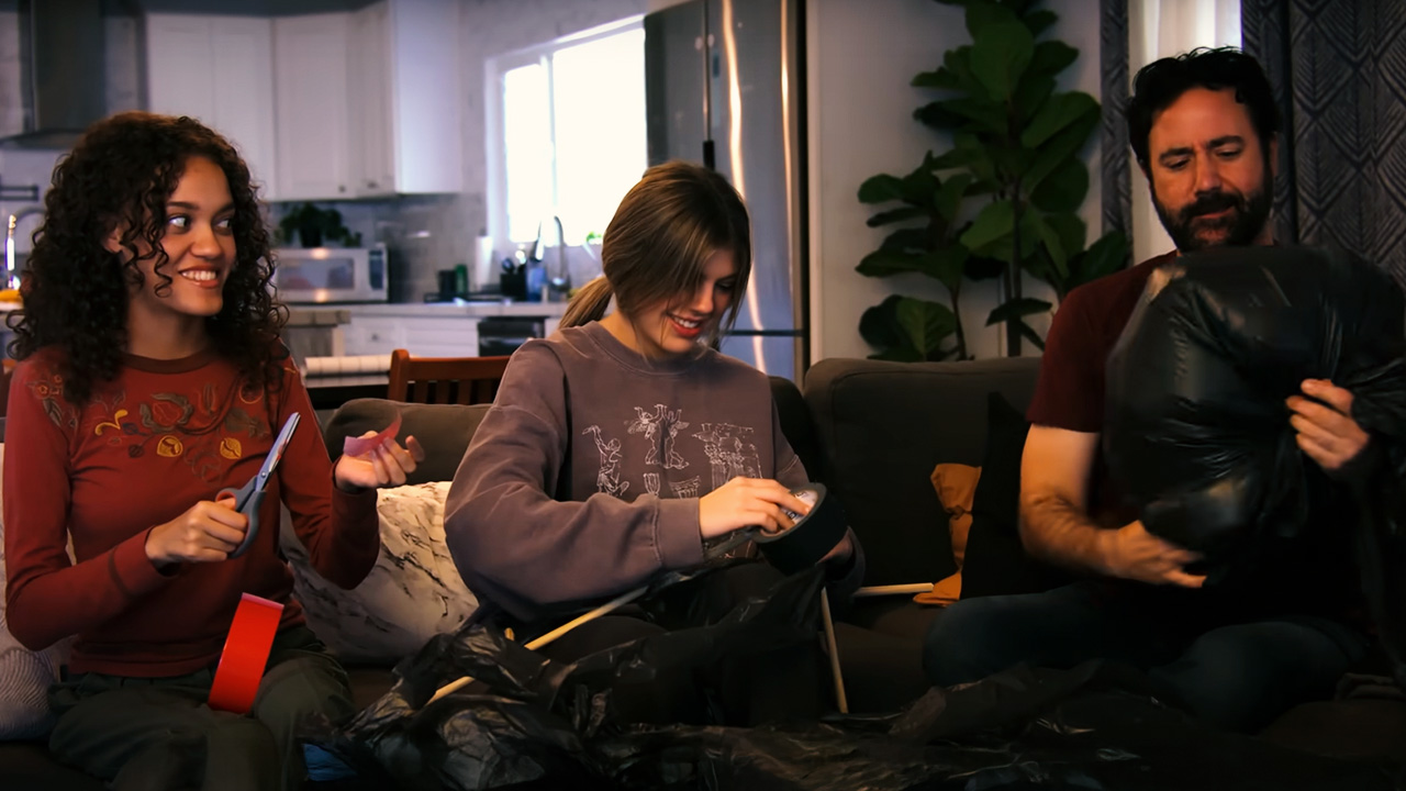 I turned trash into spooky Halloween magic 🎃
