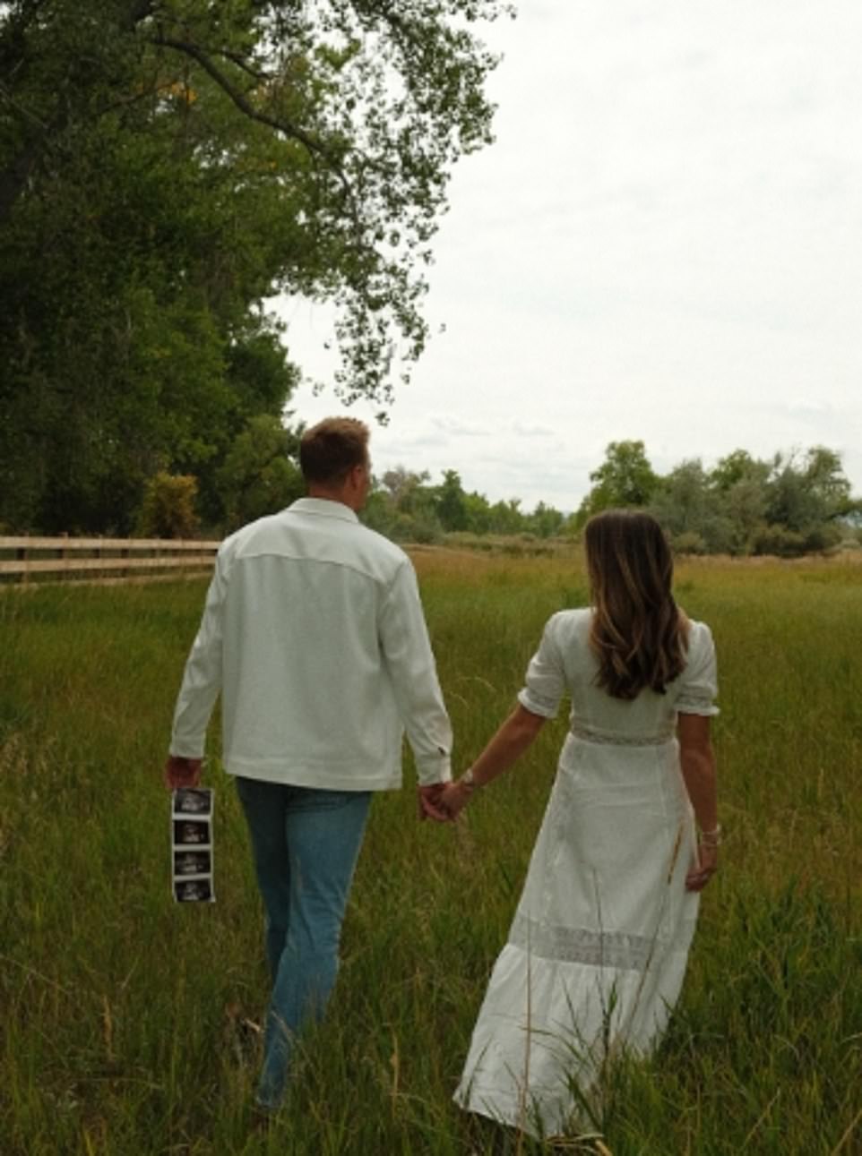 NFL quarterback's wife reveals she's pregnant