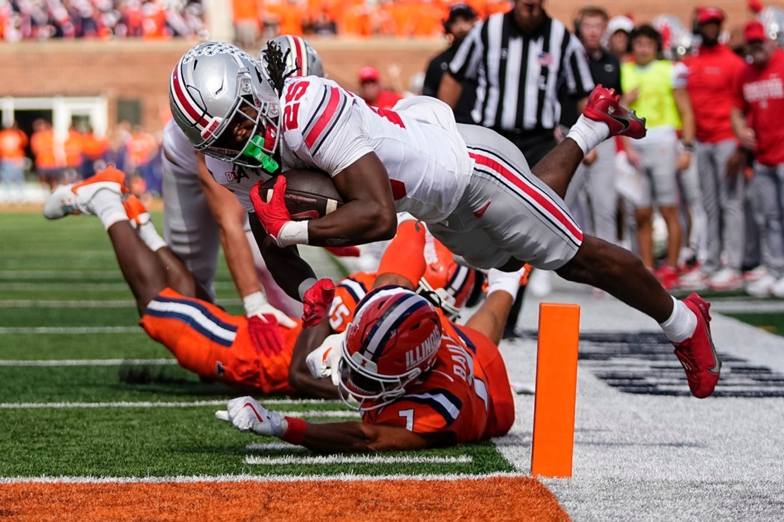 No. 1 Ohio State turns turnovers into romp past No. 17 Illinois