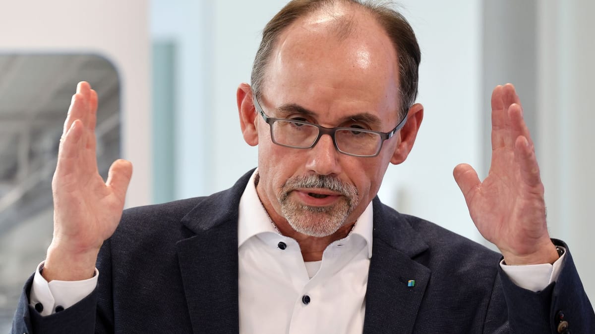 Wolfgang Blank: Der Wirtschafts- und Tourismusminister will Preise senken. (Archivbild) (Quelle: Bernd Wüstneck/dpa/dpa-bilder)