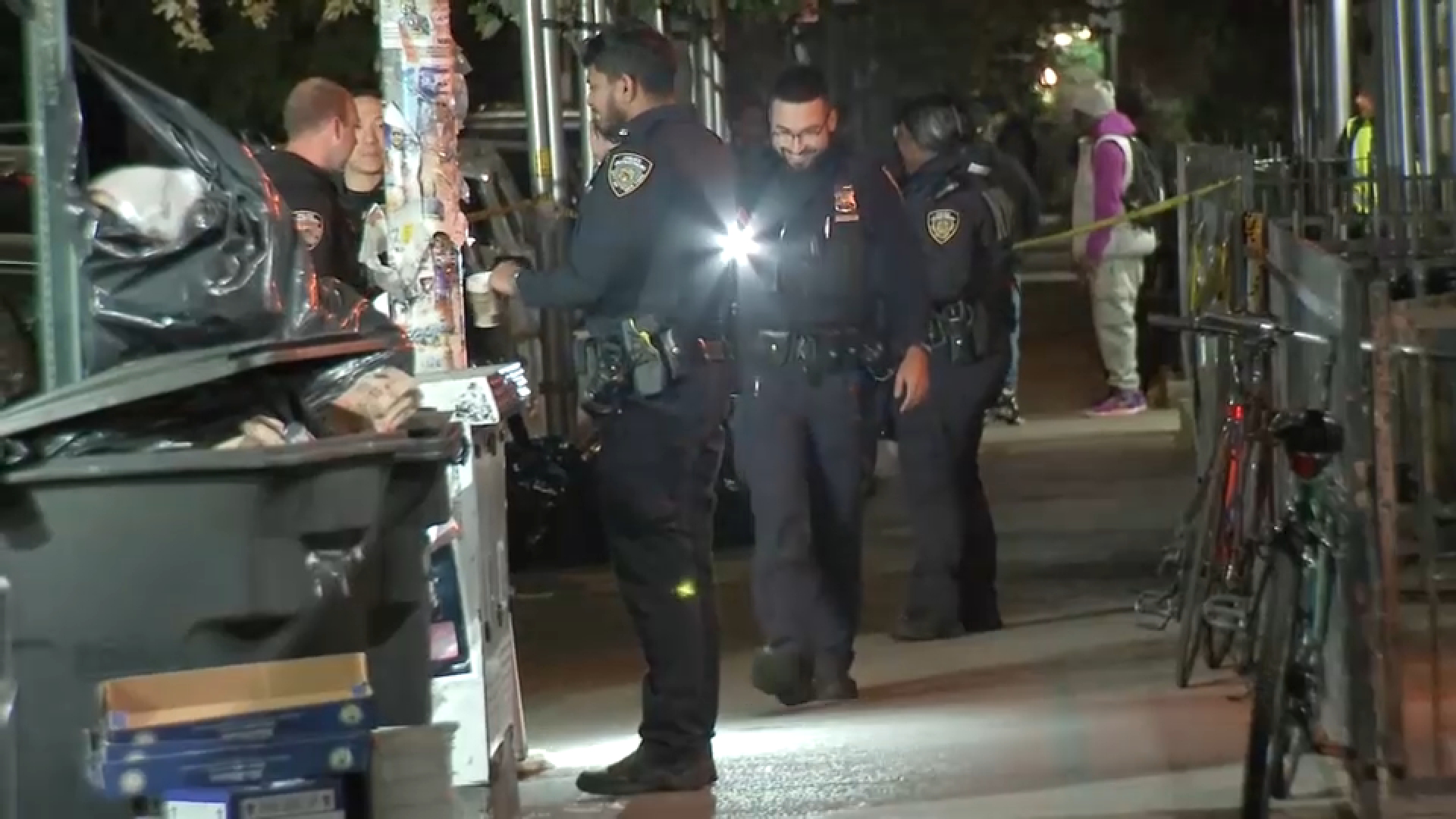 Police search for suspect after man shot and killed in Flatbush, Brooklyn