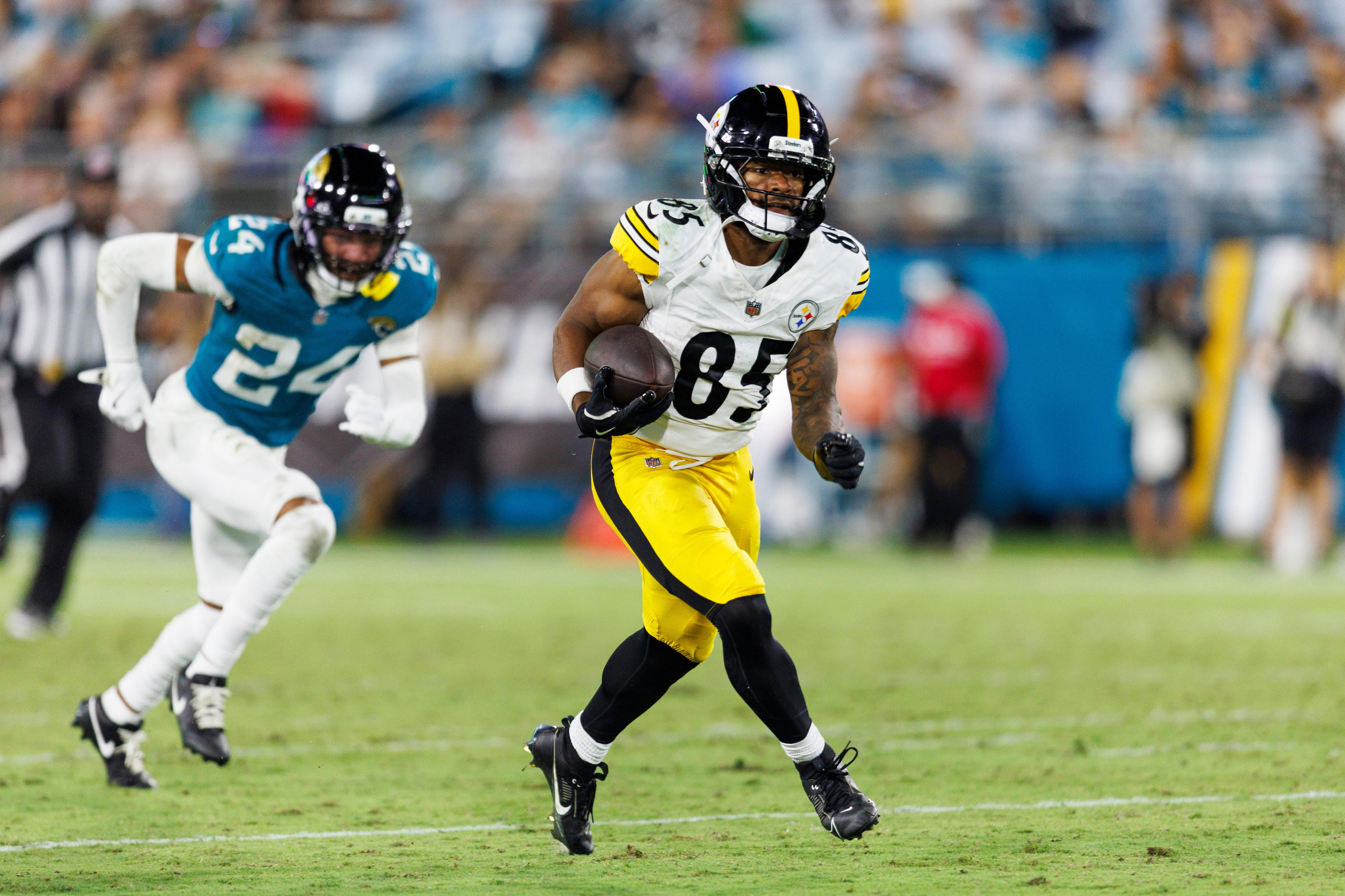 Steelers sign preseason standout WR to replace Calvin Austin III vs ...