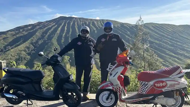 Yamaha Tunjukkan Kemampuan Skuter Retro di Jalur Bromo Ekstrem