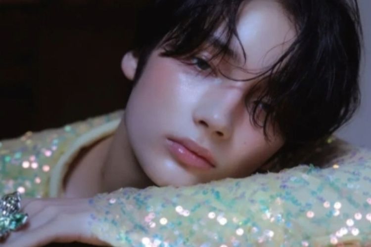 Huening Kai TXT Berbicara Soal Kehadiran Seorang Perempuan