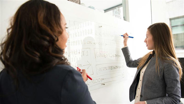 原PO對於日本職場男性不用打掃辦公室十分不滿。(圖/Pexels)