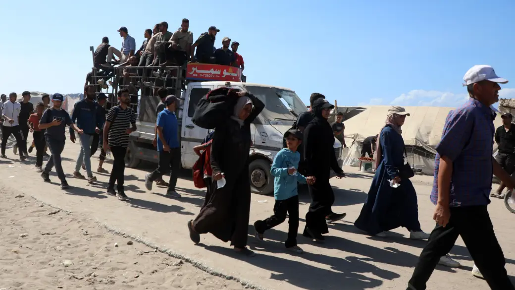 Gazans return home as fragile ceasefire takes holdPublished on: October ...