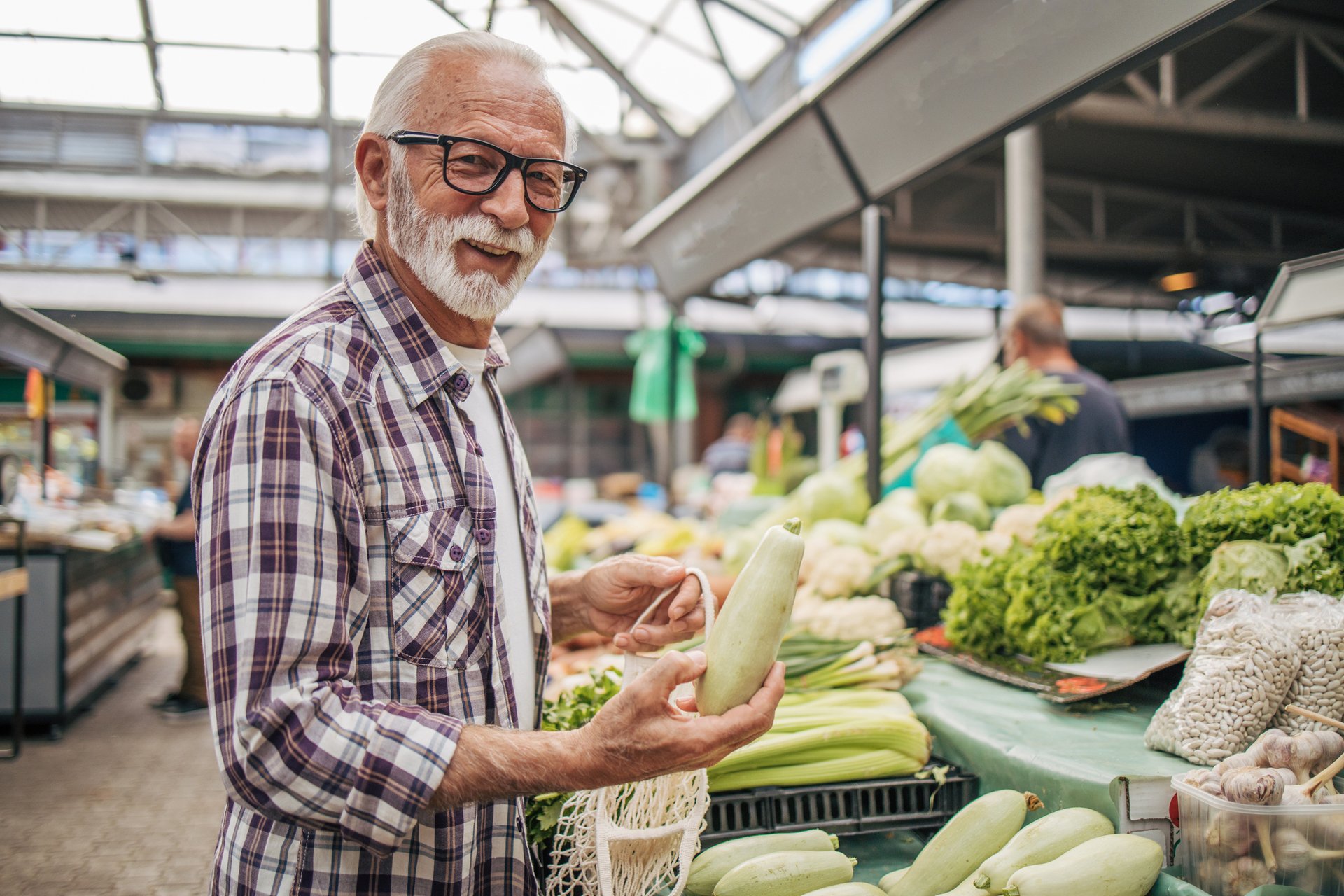 5 Tricks, wie Boomer beim Einkaufen immer sparen – und Millennials baff machen