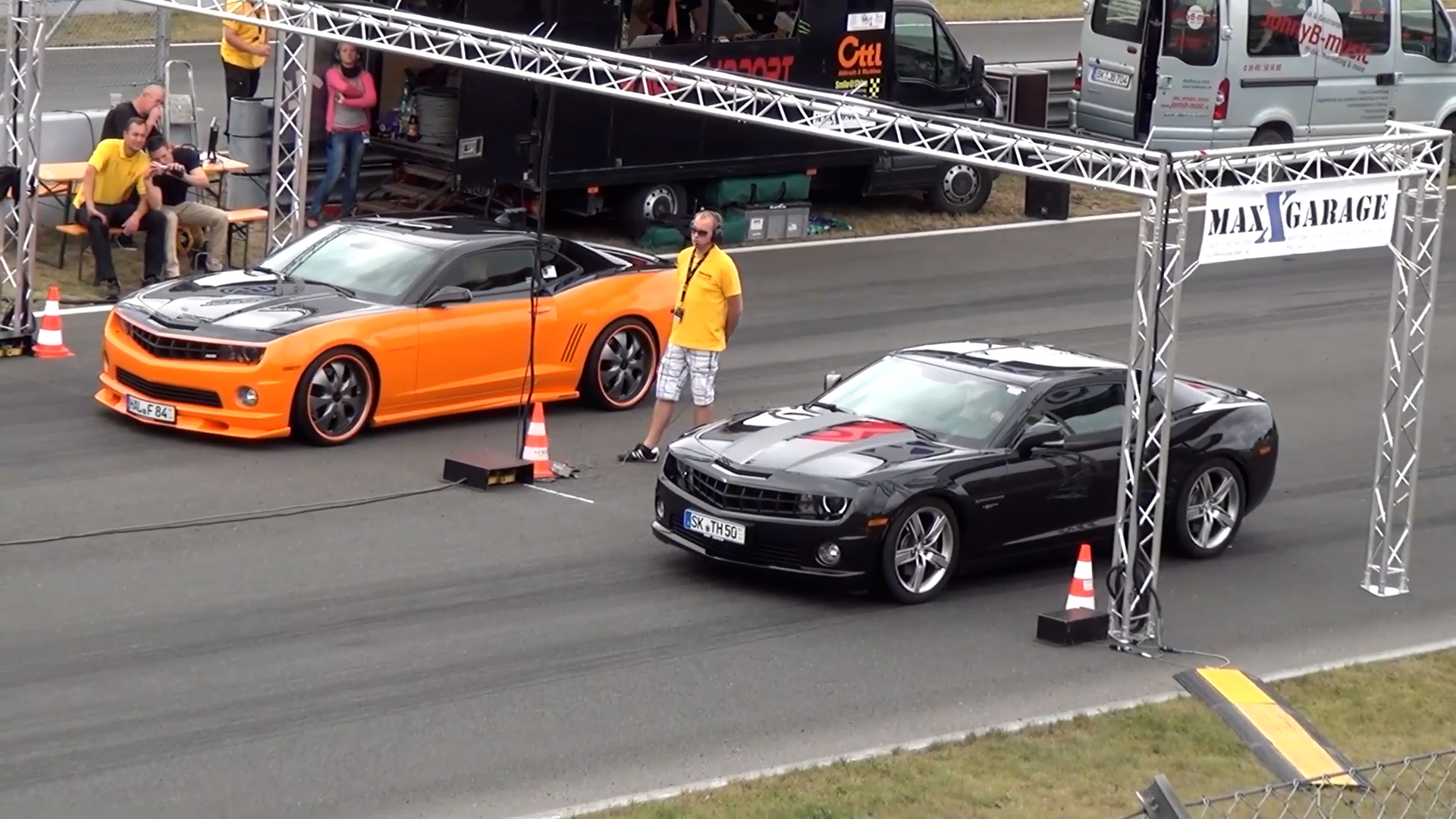 Camaro vs Camaro SS Quarter Mile Race