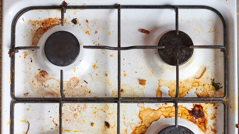 How To Easily Clean Up Messy Grease Splatters With A Common Kitchen ...