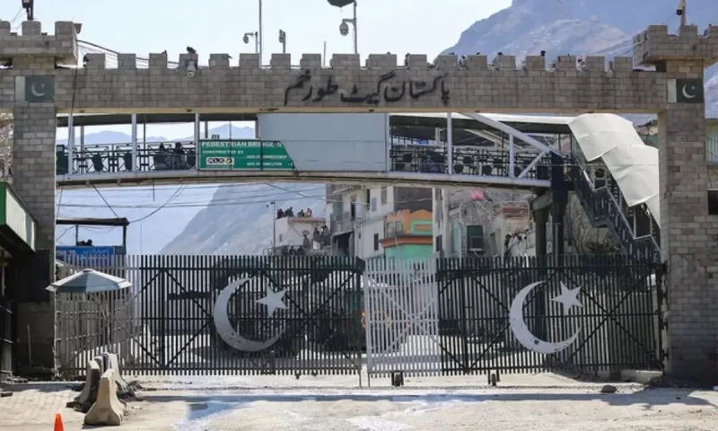 Chaman, Torkham borders shut as Pak-Afghan tensions escalatePublished ...