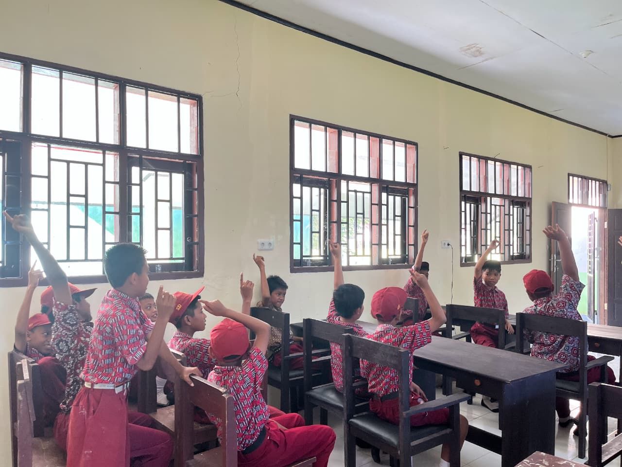 AA1OjrE9 Cara Seru Mengajarkan Kepada Anak Bermain Gawai dengan Bijak di SDN 2 Bahoea Reko-Reko, Morowali