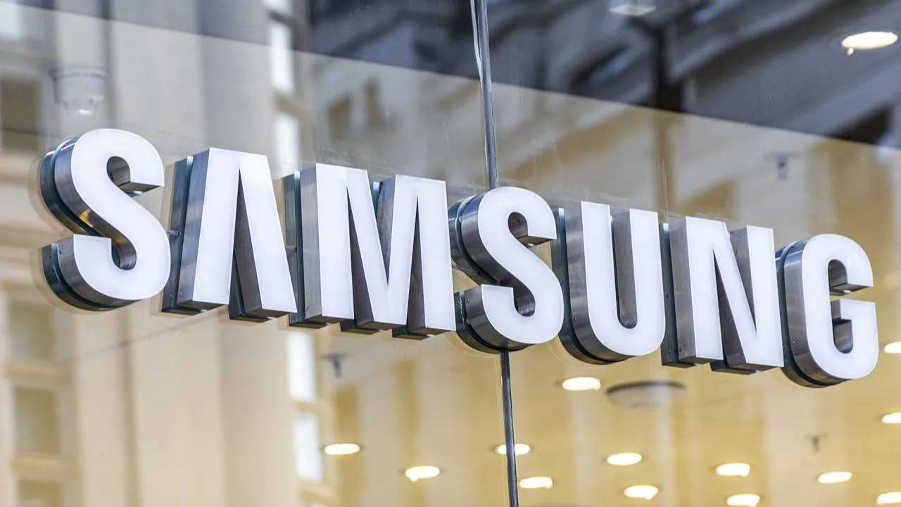 Picture of the Samsung logo on the glass wall.