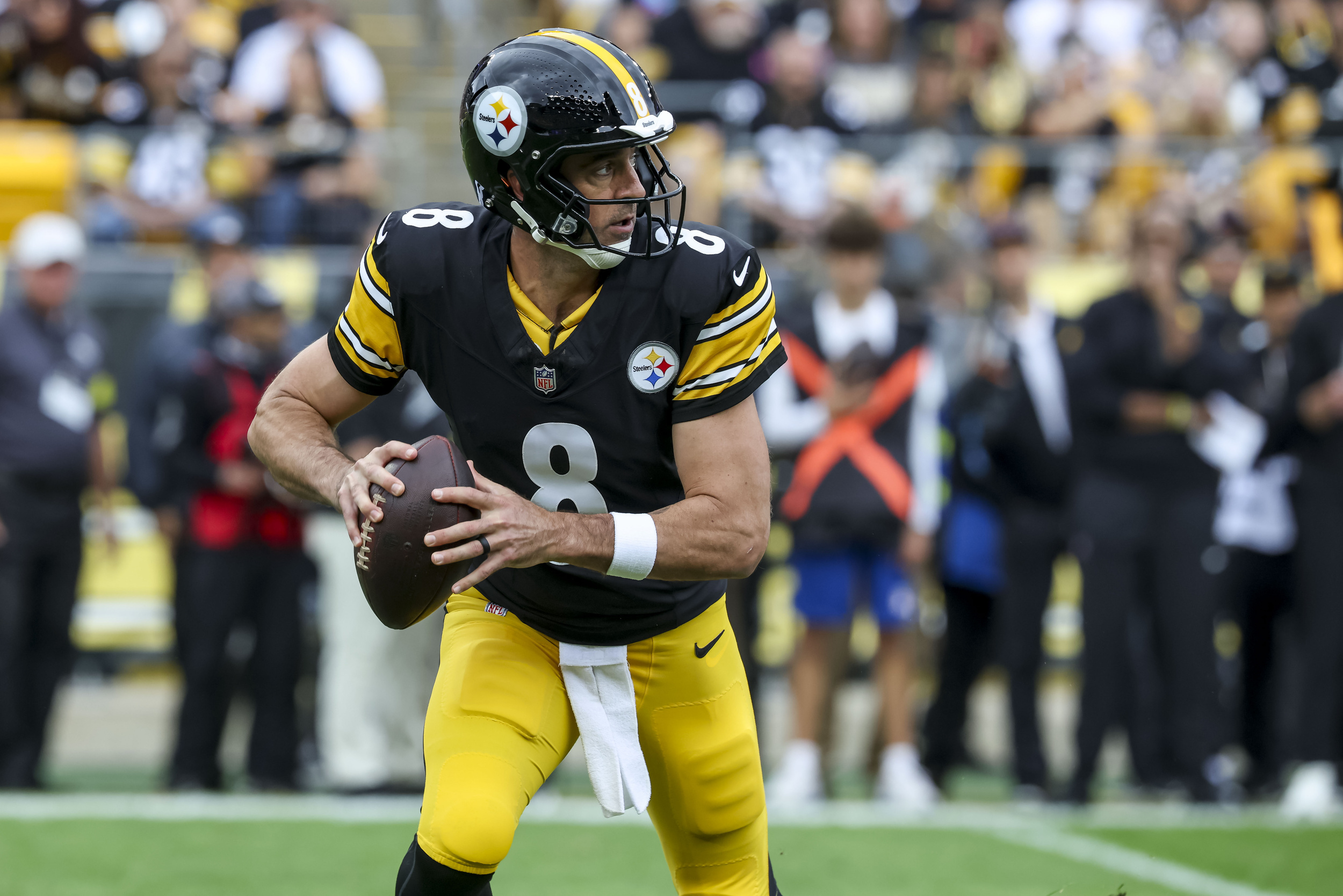 Aaron Rodgers Puts Steelers' Controversial Running Back Talk To Bed