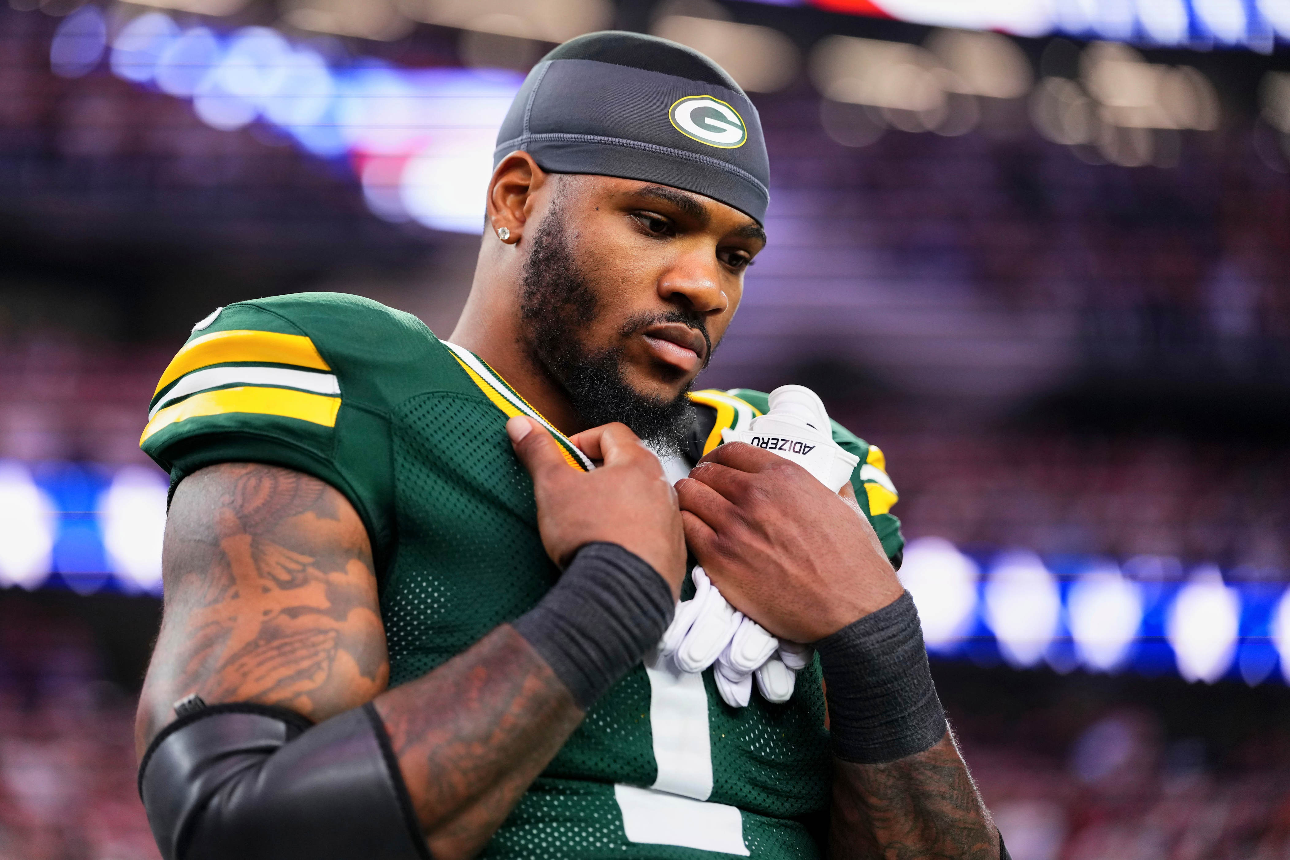 After the dominant win over the Vikings, the Packers’ standout star of the game, Micah Parsons, quietly walked off the field at Lambeau without a single word and without celebrating. Everyone assumed he was being too proud after the victory, but the real reason behind it left people stunned — “He has steel hands and a warm heart.” - smp