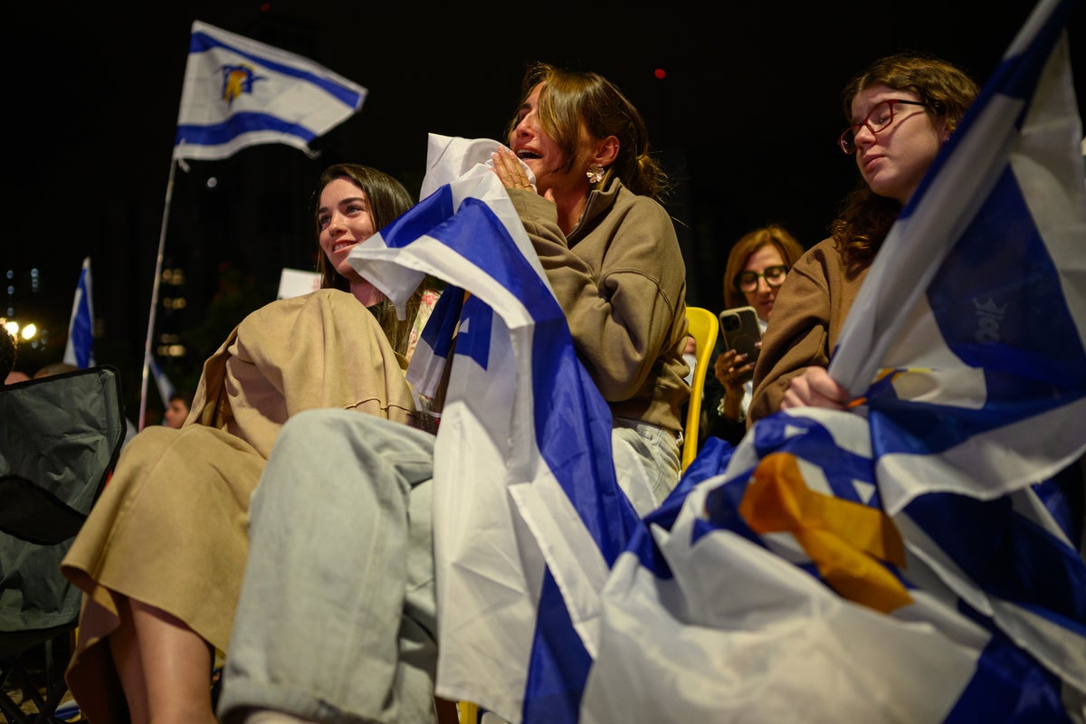 Trump-Gaza latest: Hostages set to be released as US president flies to ...