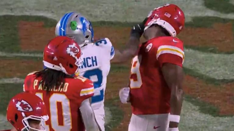 Brian Branch golpeó a Juju Smith-Schuster al termino del Lions vs Chiefs |  VIDEO