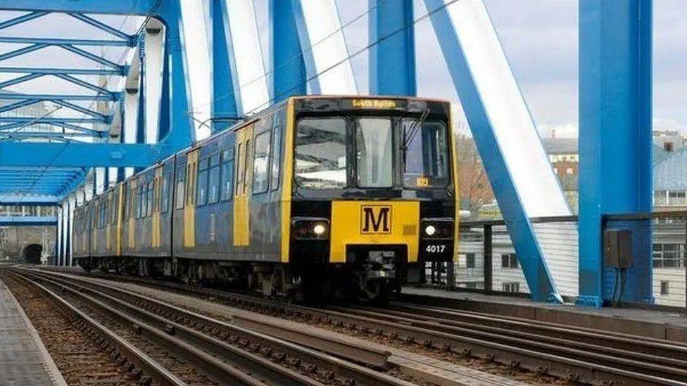 Metro trains suspended due to overhead line problem