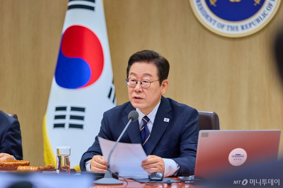 [속보]이재명 대통령 "문화정책 토대, 문화예술인 사회안전망 강화 노력도 서둘러야"