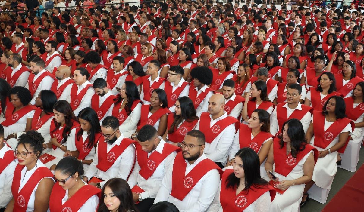 INTEC inviste a 763 nuevos profesionales en una ceremonia multitudinaria