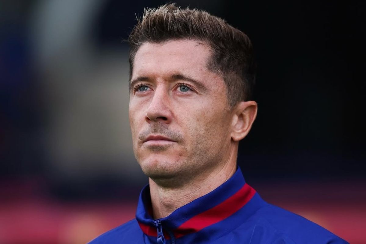 Robert Lewandowski "Mati Lampu"! Gol Tidak Datang Selama 8 Bulan di Liga Champions, Hansi Flick Beri