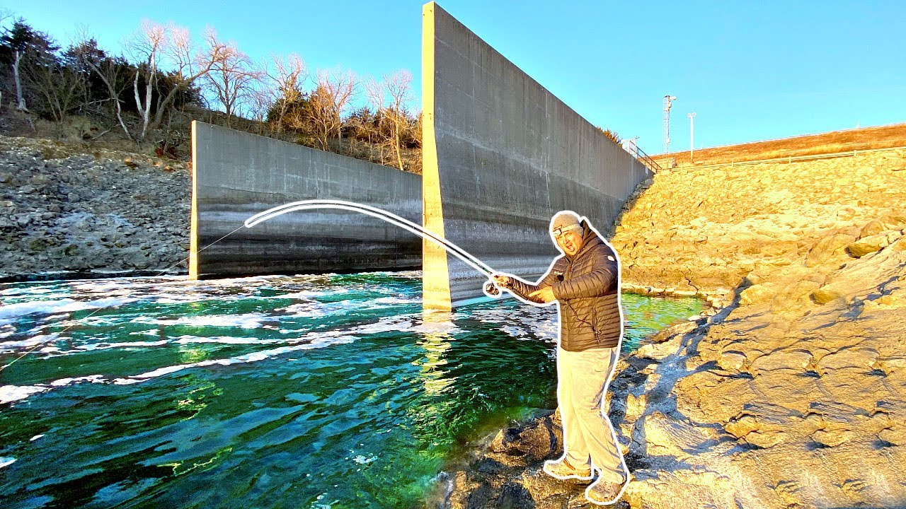 Giant raging spillway holds massive fish for night food fishing