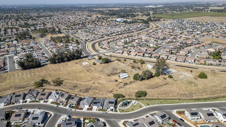 Fast-growing Clovis neighborhood is getting a 12-acre park. Here's what ...
