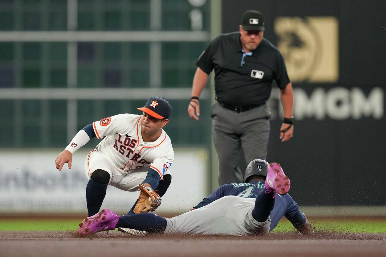 Astros roster analysis: Second base. Questions of defense and Jose Altuve