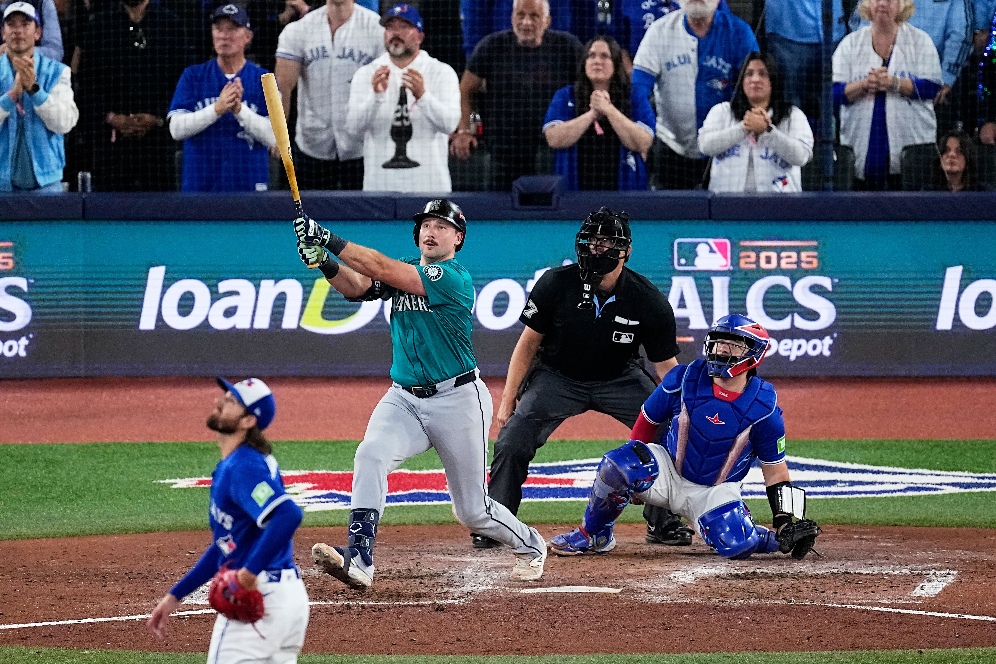 Blue Jays fall to Mariners in ALCS opener