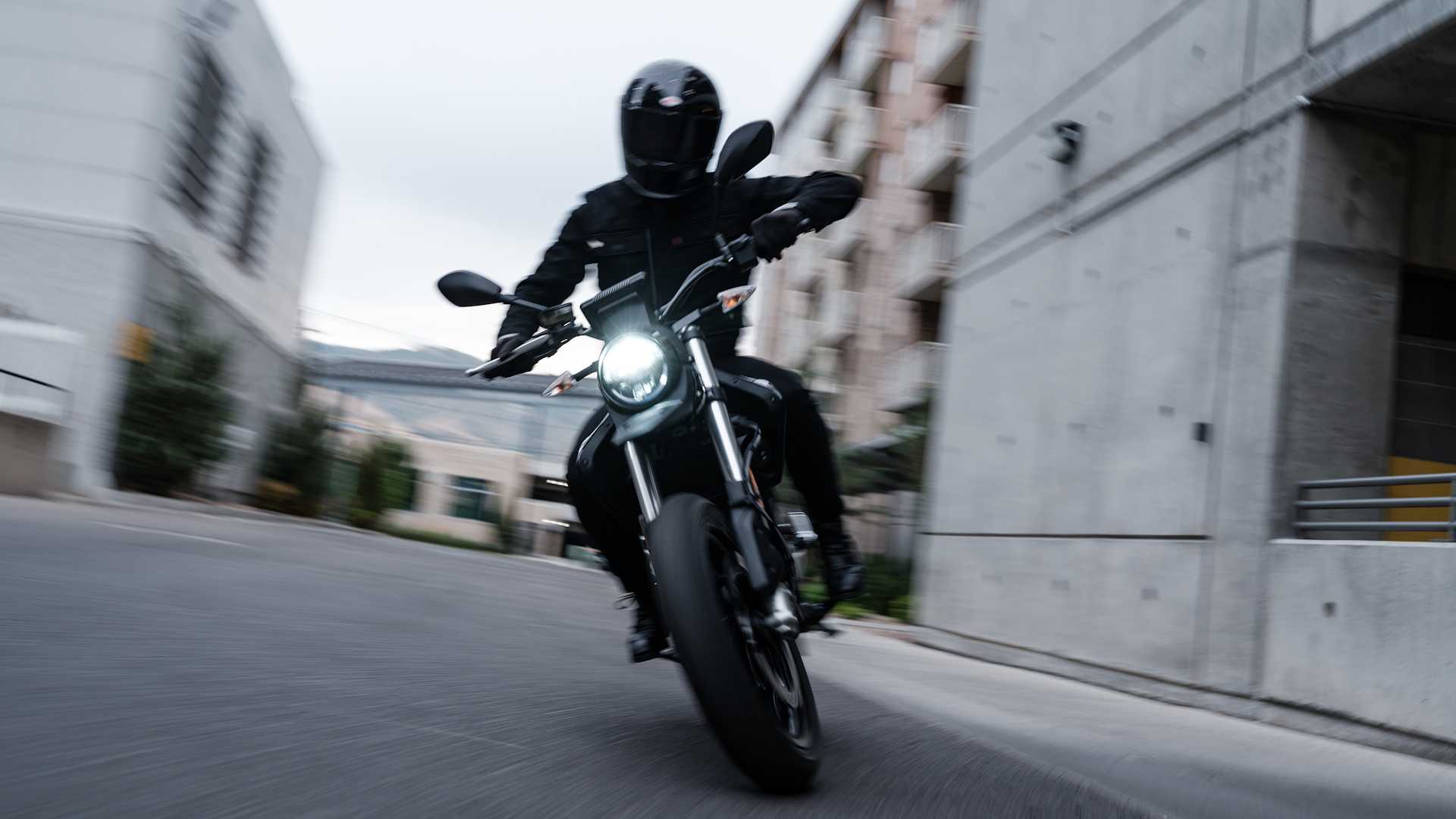 Black 2023 Zero FXE head-on shot
