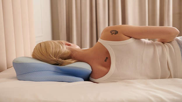 Side Sleepers Get Achy Shoulders, Few Know This "Side Sleeper" Trick