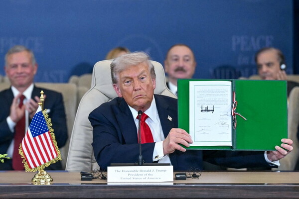 Firmati gli accordi di pace a Sharm el Sheikh: Trump: "Accordo esaustivo. Fissate regole e...