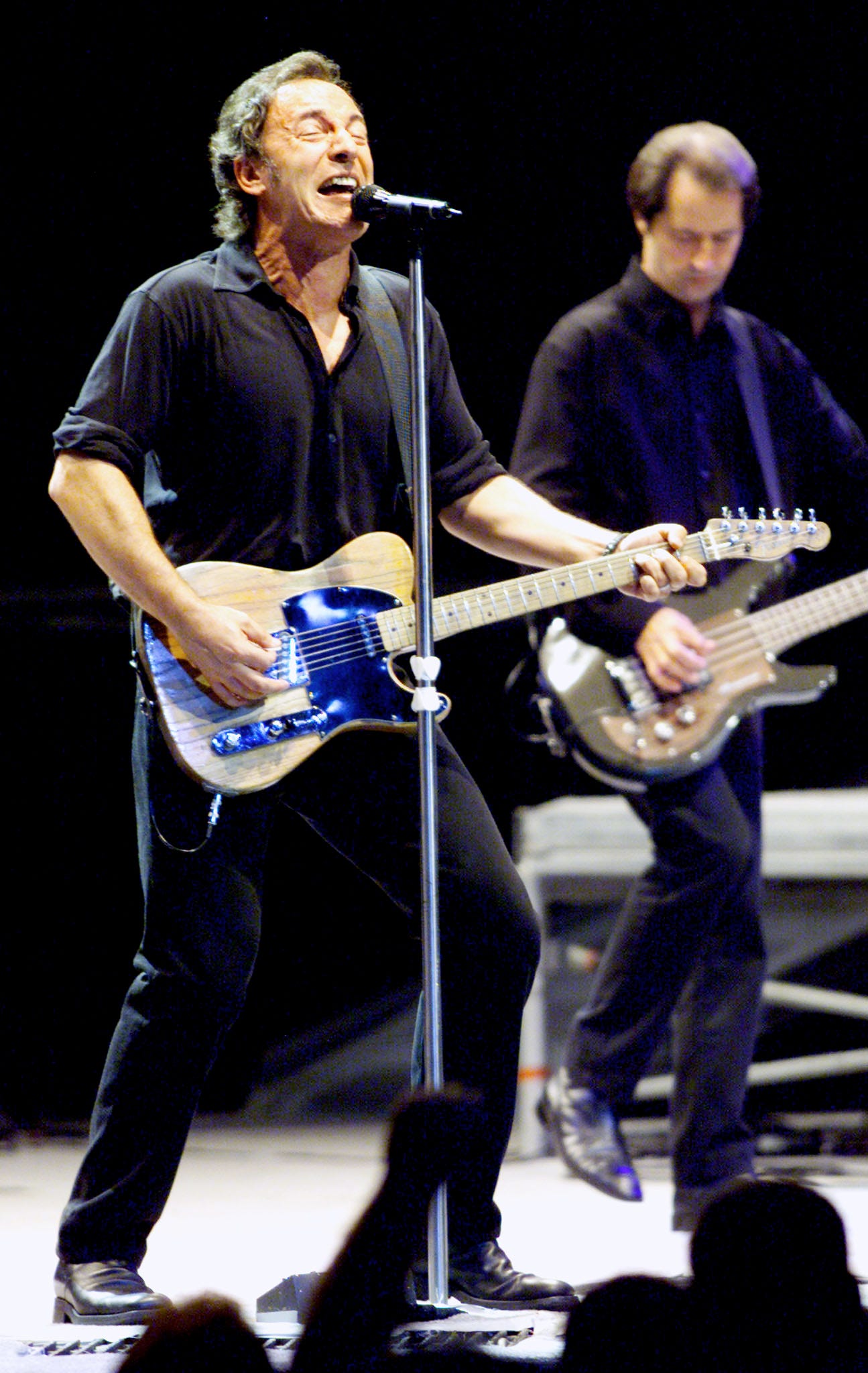 Bruce Springsteen to release live concert double CD (2001)