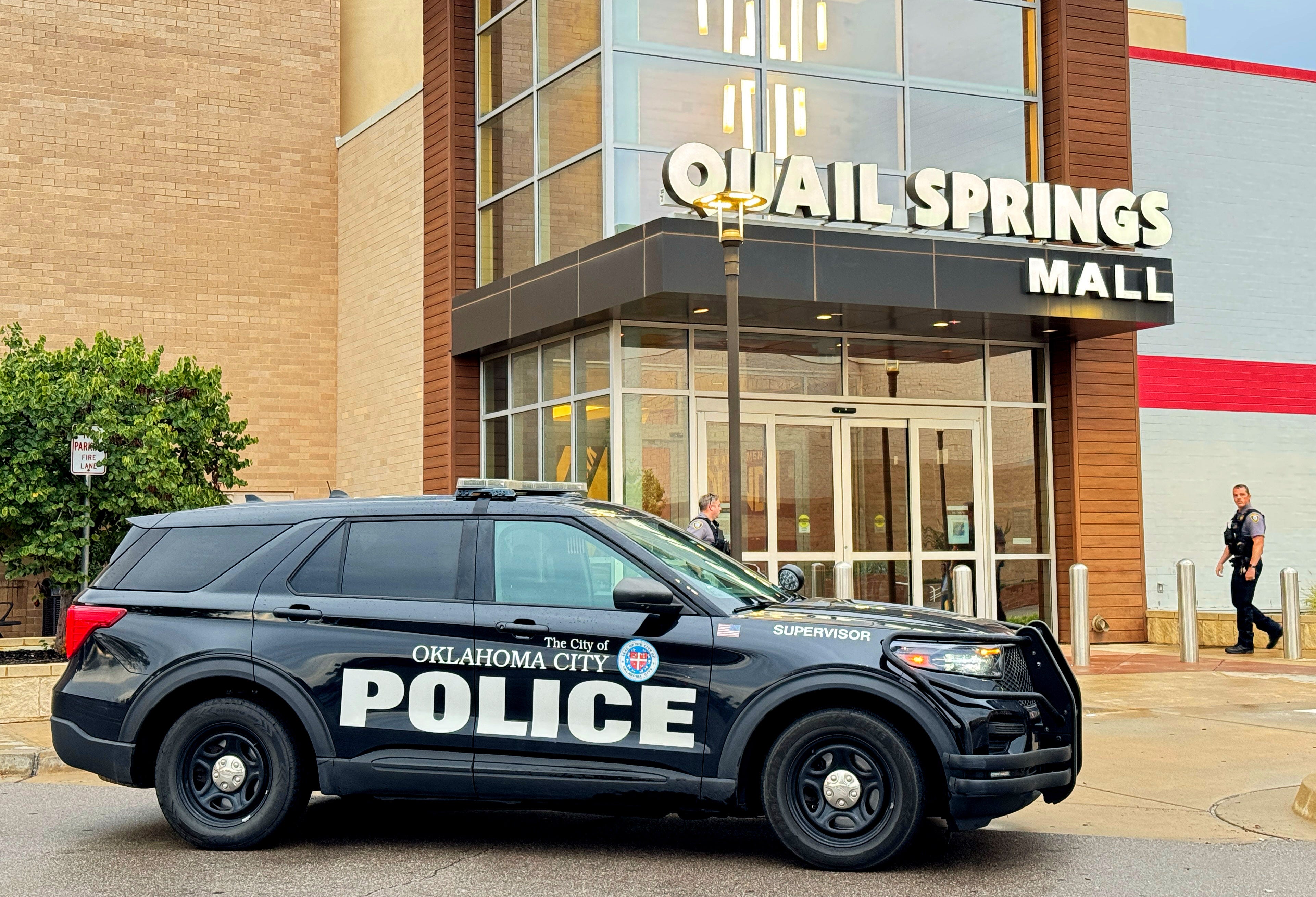 Oklahoma City police evacuate Quail Springs Mall after bomb threat ...