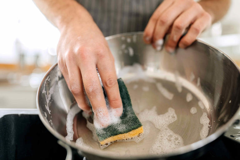 7 Things You Should Never Clean With A Sponge