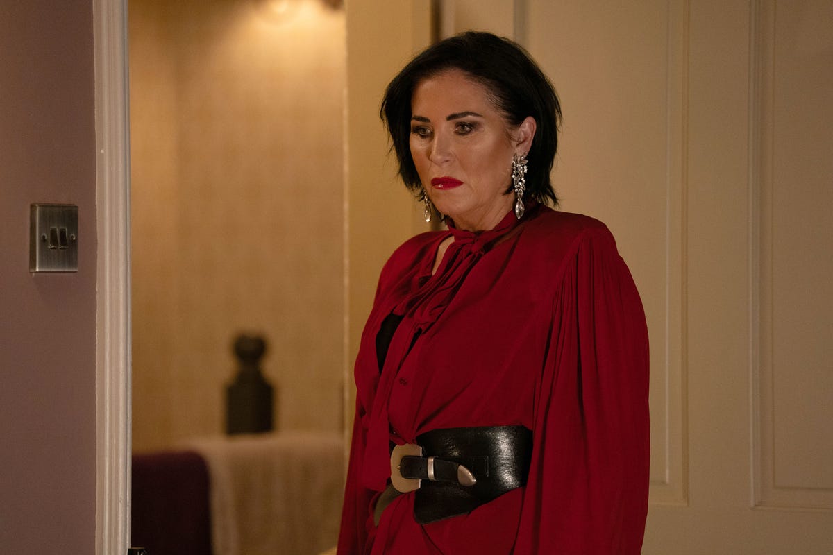 EastEnders to air new Zoe and Kat feud before a confession changes