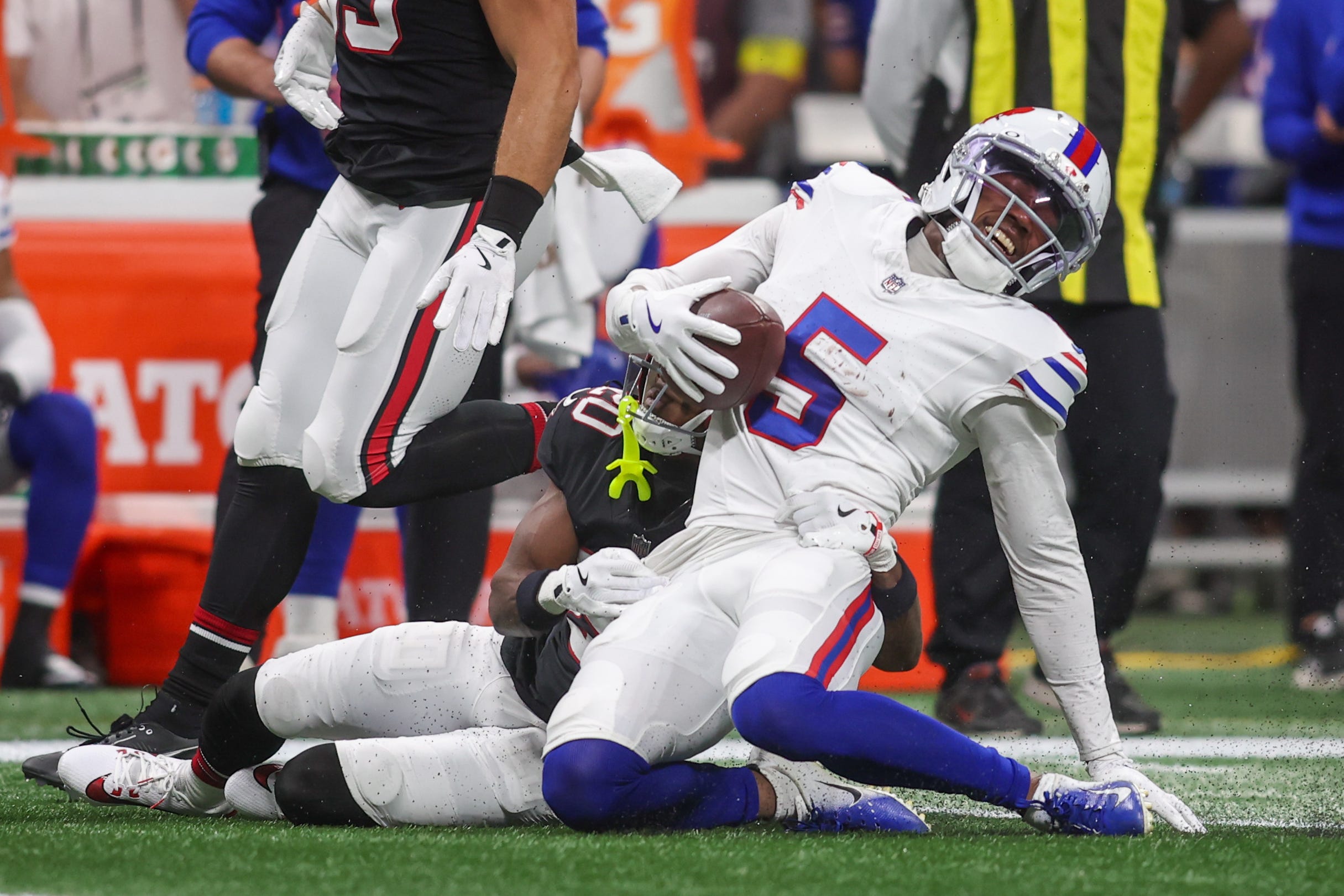Joshua Palmer injury: Bills wide receiver hurt on hip drop tackle ...