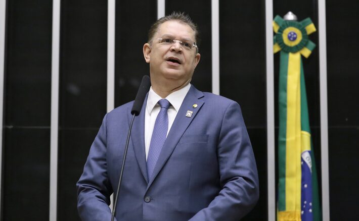 Líder do PL pede a Moraes autorização para visitar Bolsonaro