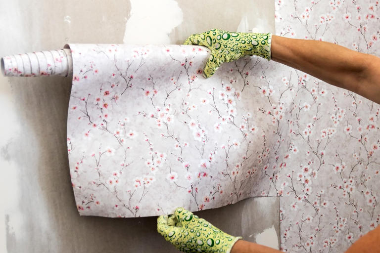 Why Wallpapering Your Ceiling Makes For a Dynamic Design Choice