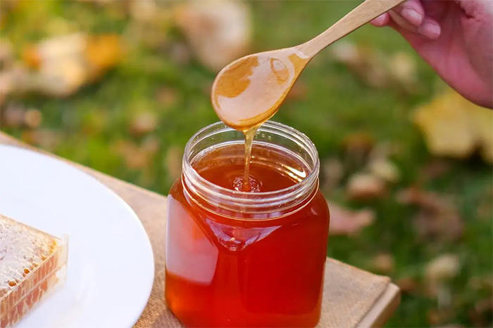 Mật ong hầu như không hỏng nếu được bảo quản đúng. (Ảnh: Sohu)