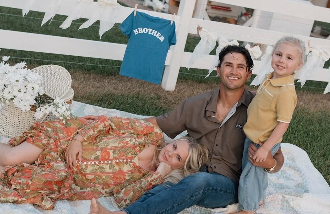 BIG BROTHER S NICOLE FRANZEL GIVES BIRTH TO TWINS WITH VICTOR ARROYO visual data 6